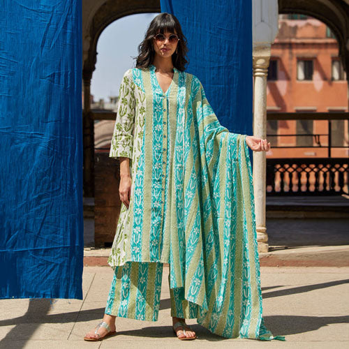 Shop women kurtas at Pinklay