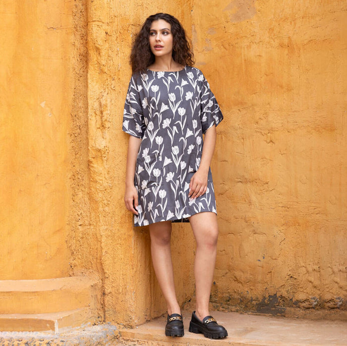 Shop women midi dresses at Pinklay