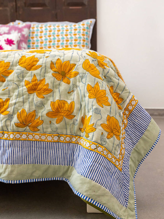 Samriddhi Block Printed Cotton Quilt - Pinklay