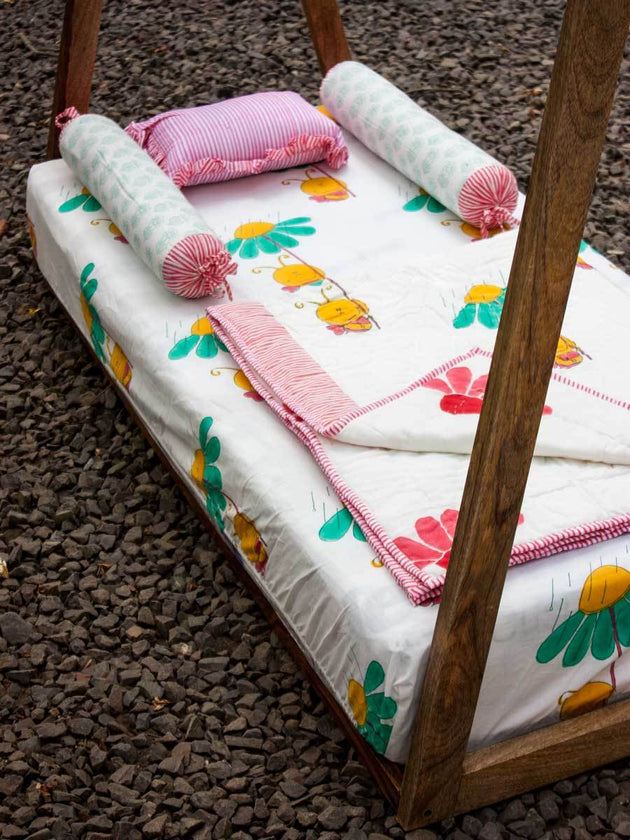 Bumblebee Cotton Cot/Crib Fitted Sheet - Pinklay